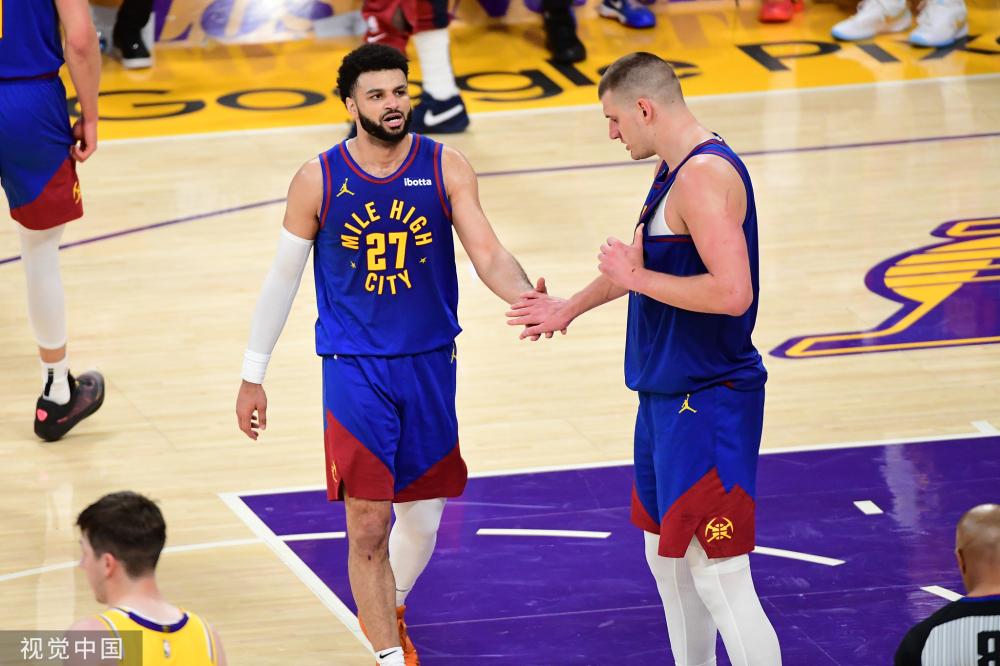 她的亮相 她的亮相